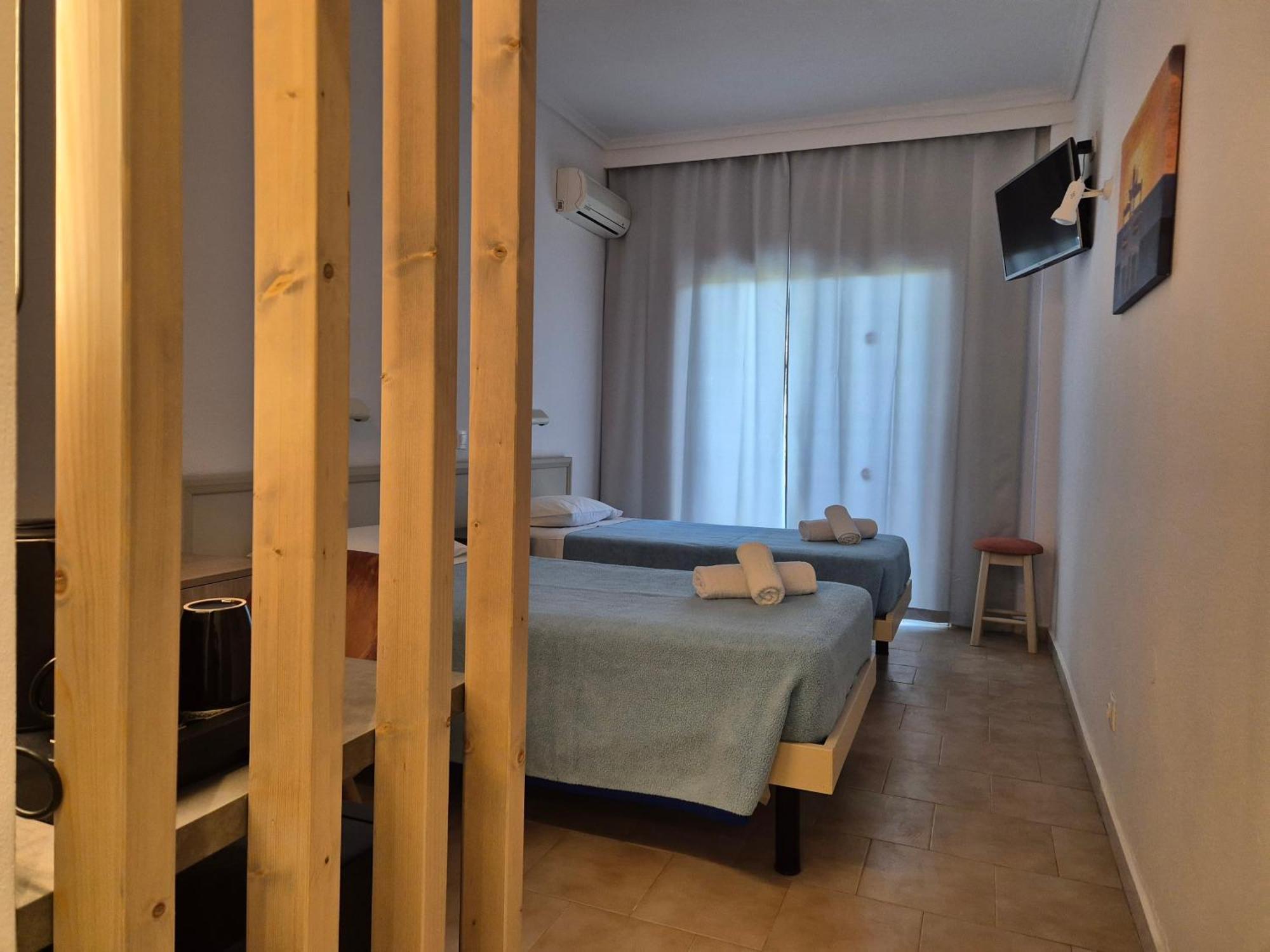 Morfeas Hotel Kavos Bilik gambar